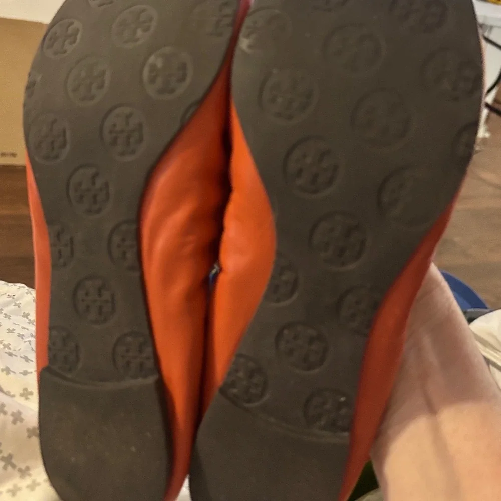 Tory Burch Reese flats women's size 8 Orange w/ box